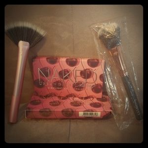 Urban Decay Naked Cherry Highlight/Blush + brushes